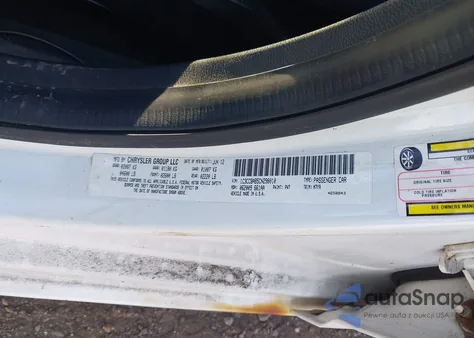 2012 Chrysler 200 Lx z USA, uszkodzony, nr VIN 1C3CCBAB5CN298010